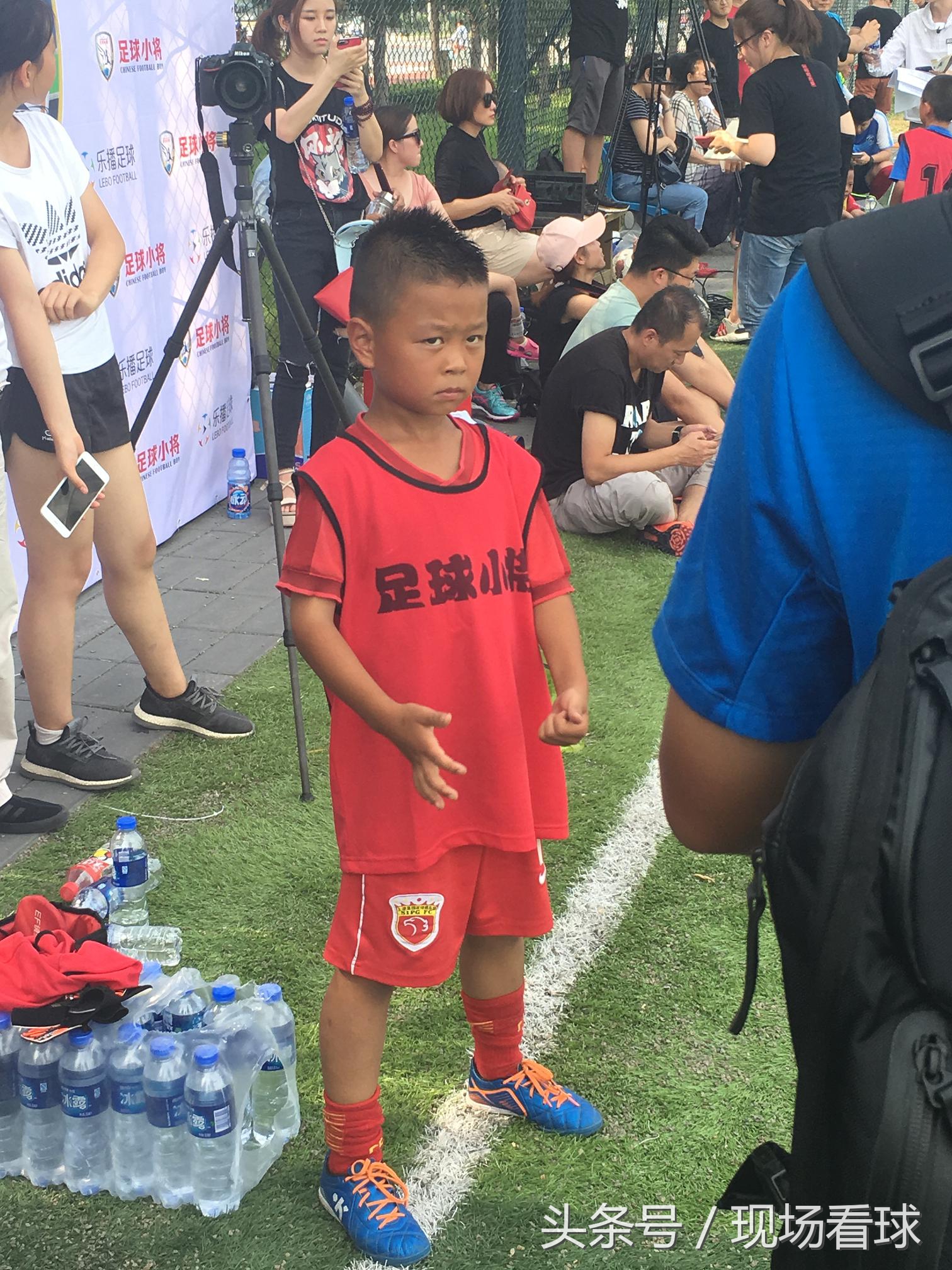 激情星期六：京鲁大战激烈精彩，足球小将厉害可爱！｜看球记