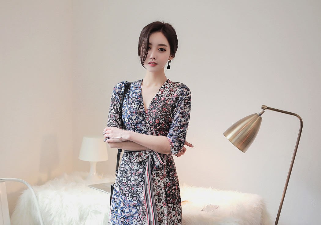 孙允珠青蓝碧波斜肩优雅礼裙鉴赏,孙允珠鹅黄淡雅轻纱微透百褶裙