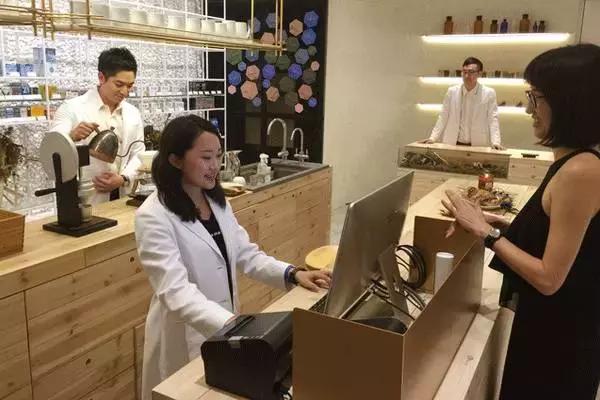 三代医药世家传人,90后帅哥开出中国最美药店,让看病不再可怕