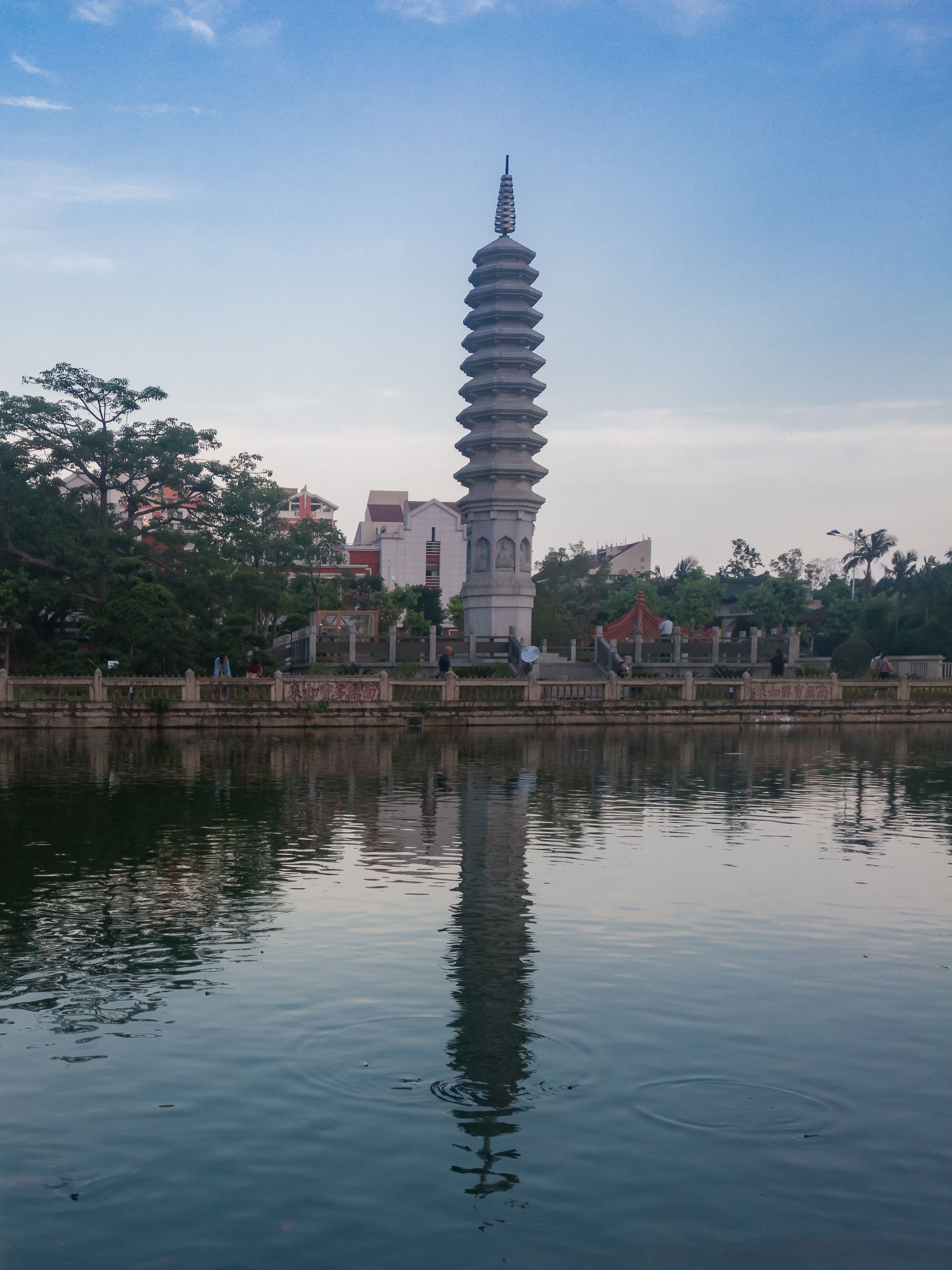手机旅拍:厦门大学南门外的南普陀寺