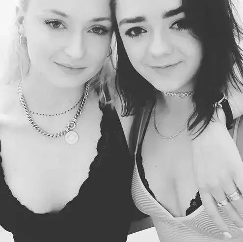 花100万买一台奔驰超跑,花100万买的劳斯莱斯