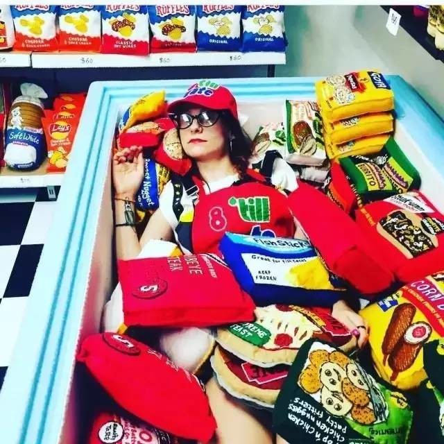 这家店9000件商品全是假货，人们却争相购买