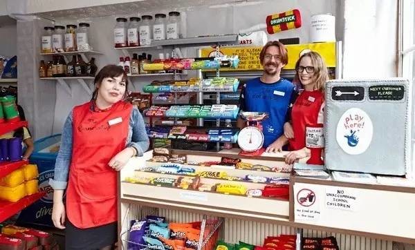 这家店9000件商品全是假货，人们却争相购买