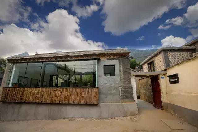 “麻麻，那是什么花？”“麻麻花呀！”