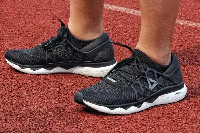 reebok什么跑鞋最好,䨻科技跑鞋踩开有多爽