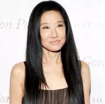 为无数明星设计婚纱，63离婚依旧拥有爱情，小男友就她的羊胎素