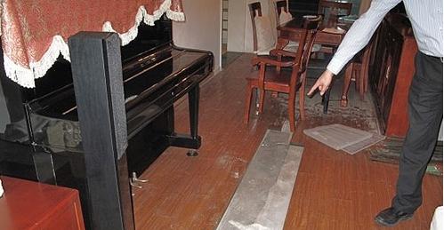 地板为什么会翘起来,地板为啥会翘边