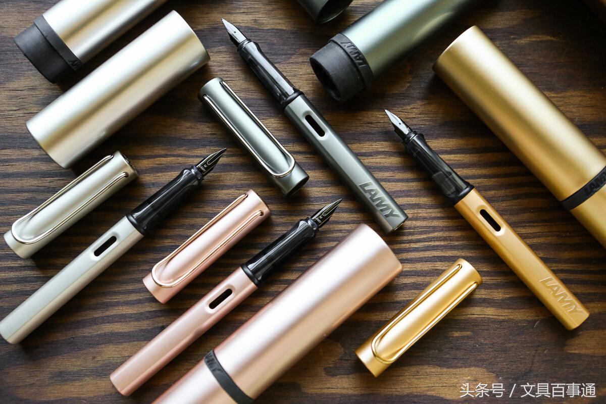 七夕单身又何妨，笔墨文具伴身旁