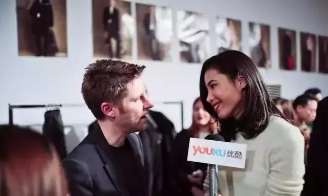 大嘴短发被讽“怪物”,如今逆袭时尚圈第一宠儿