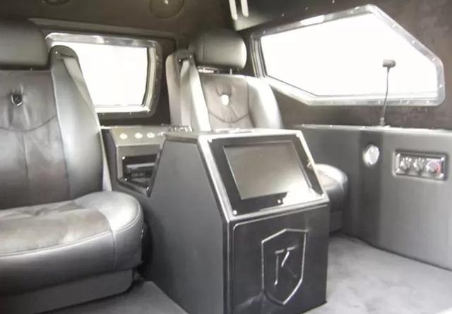 1500万的装甲车洗车,价值百万的装甲车