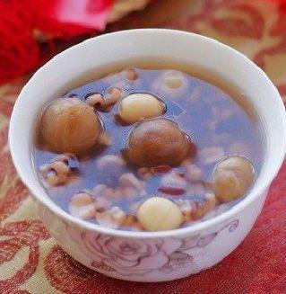 拔火罐出水泡是体内湿气重吗,拔火罐治疗湿气重一般多久能治好