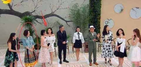 看到这样受排挤的关之琳,才知道行走江湖真的不能只能靠美貌!