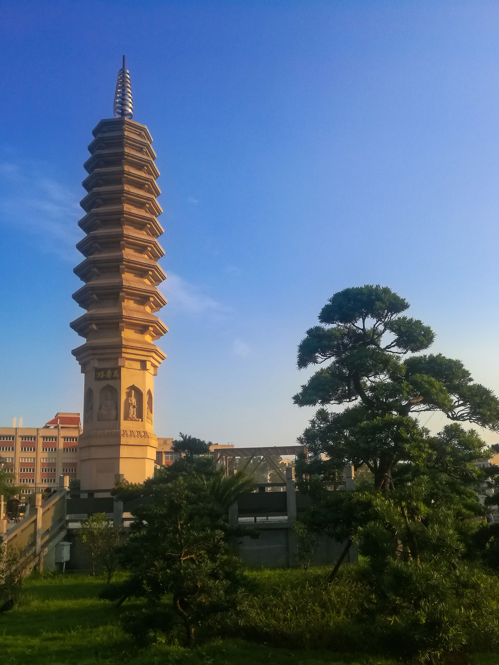 手机旅拍:厦门大学南门外的南普陀寺