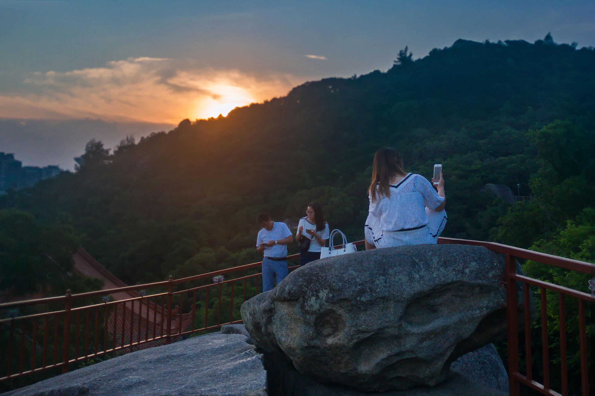 手机旅拍:厦门大学南门外的南普陀寺