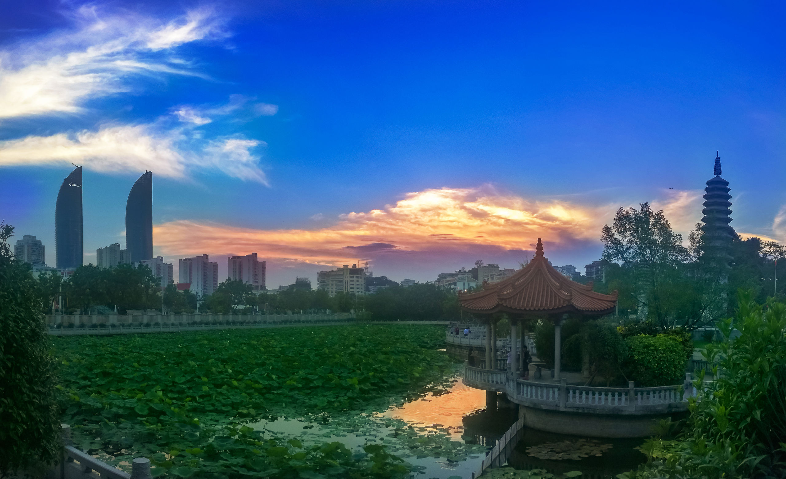 手机旅拍:厦门大学南门外的南普陀寺