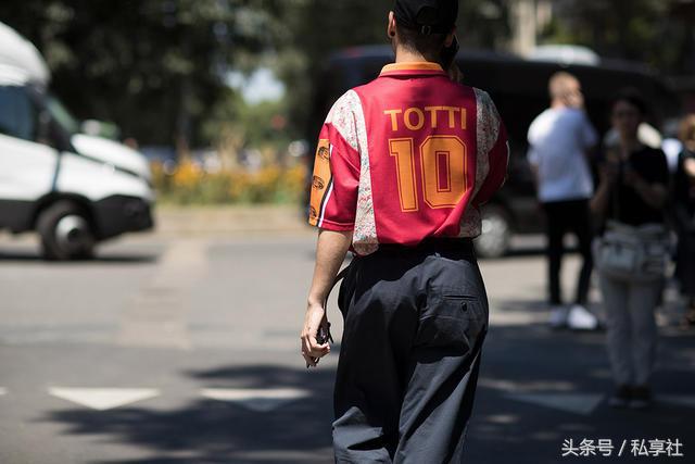 最近最潮的足球衣,为什么现在的足球服都是短袖