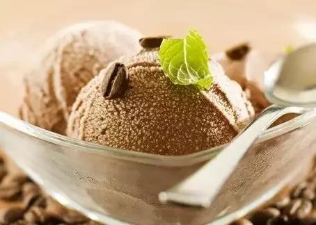 爱吃冰淇淋的你是否遇见嘴甜的那个ta