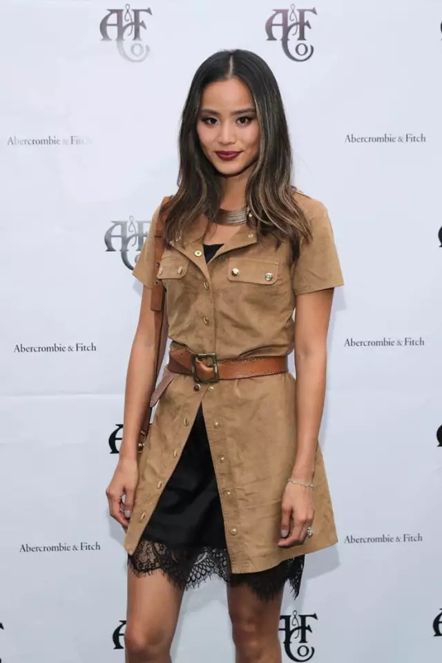 皮肤黑的妹子如何穿搭,皮肤黑的女生怎么穿搭夏天