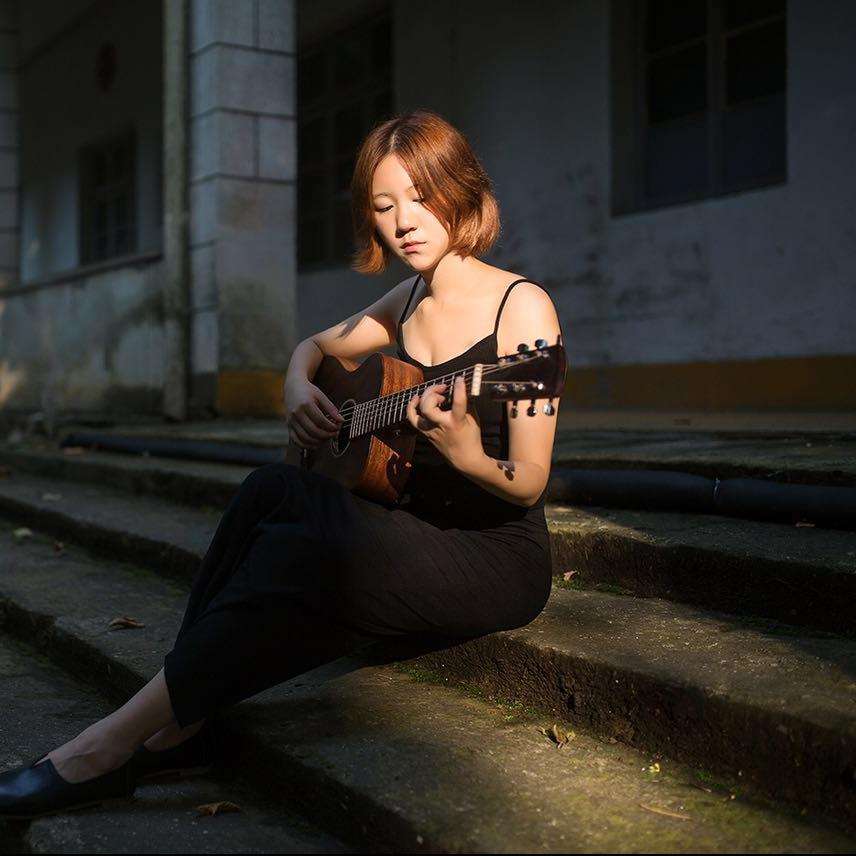 民谣歌手谢春花简历,民谣谢春花合集