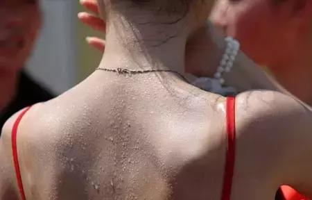 吃一堆保健品不如出一身汗,吃再多药不如锻炼身体