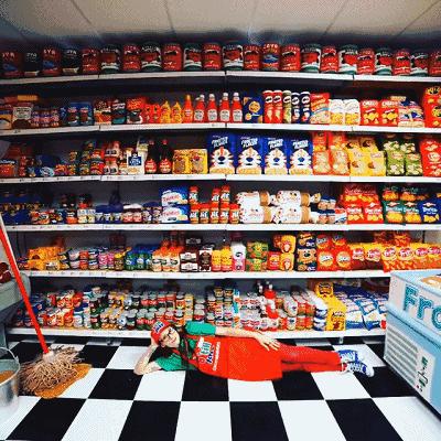 这家店9000件商品全是假货，人们却争相购买