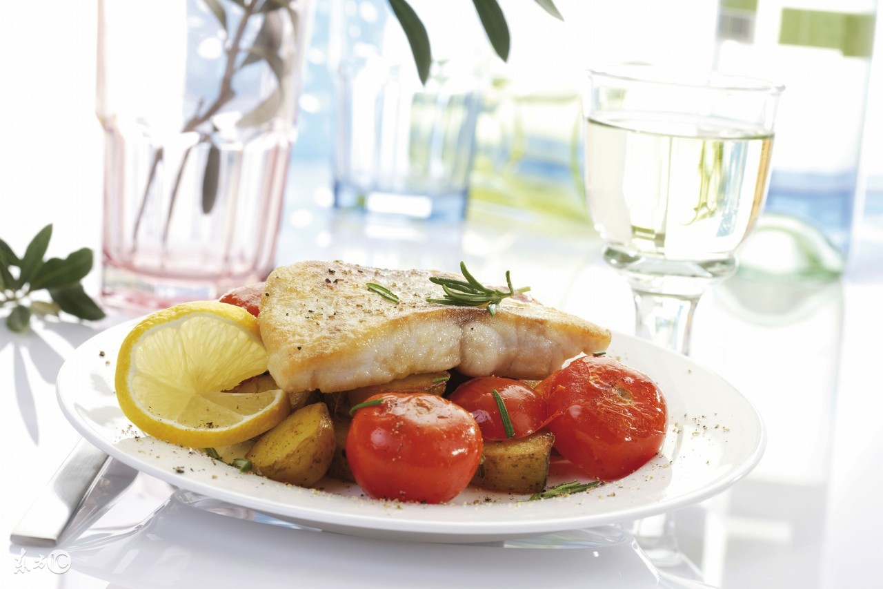 33岁女性突然长了些白发是为什么,女性三十多岁白头发越来越多