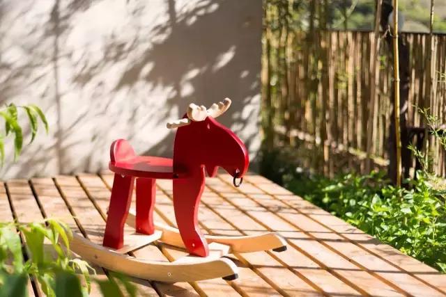 “麻麻，那是什么花？”“麻麻花呀！”