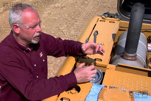 久保田挖掘机怎样更换液压油,三一挖掘机更换液压油视频