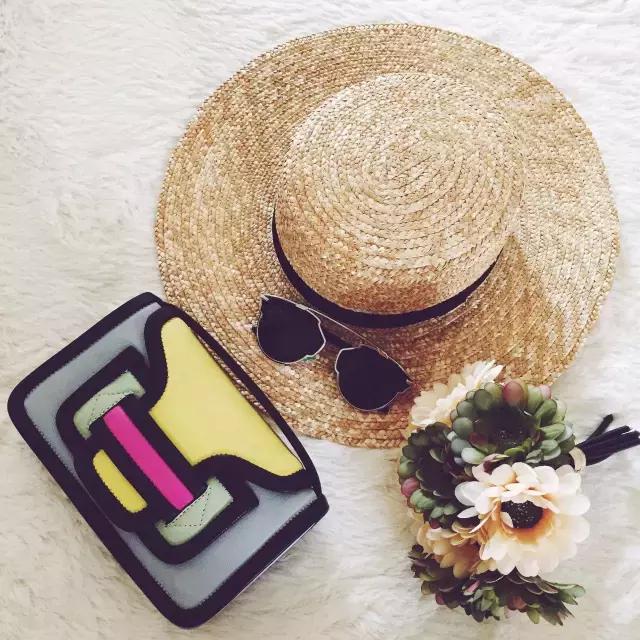 手拎高级感迷你小包包,高级感超迷你小包包