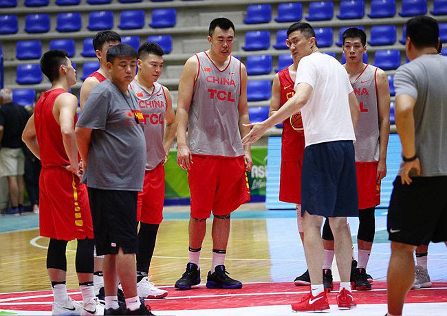 男篮主教练杜锋吹口哨,杜锋cba口哨视频