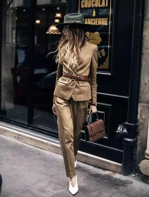 穿牛仔裤扎腰带还是不扎腰带好看,牛仔裤腰太松了有什么好看的腰带