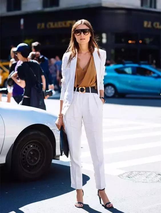 穿牛仔裤扎腰带还是不扎腰带好看,牛仔裤腰太松了有什么好看的腰带