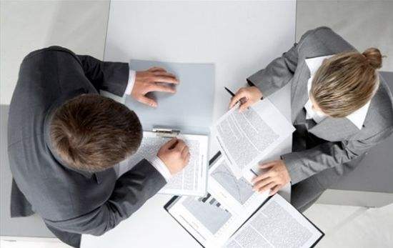 职场遇到暴脾气老板怎么办,职场老板发怒视频素材