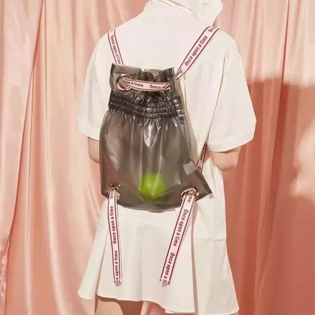 这款唐嫣同款的包包是什么牌子的,唐嫣杨幂同款包