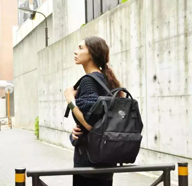 这款唐嫣同款的包包是什么牌子的,唐嫣杨幂同款包