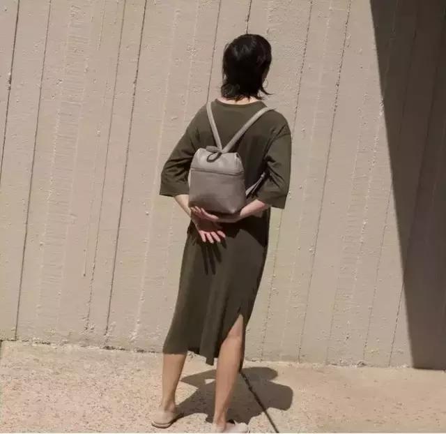 这款唐嫣同款的包包是什么牌子的,唐嫣杨幂同款包