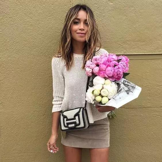 手拎高级感迷你小包包,高级感超迷你小包包