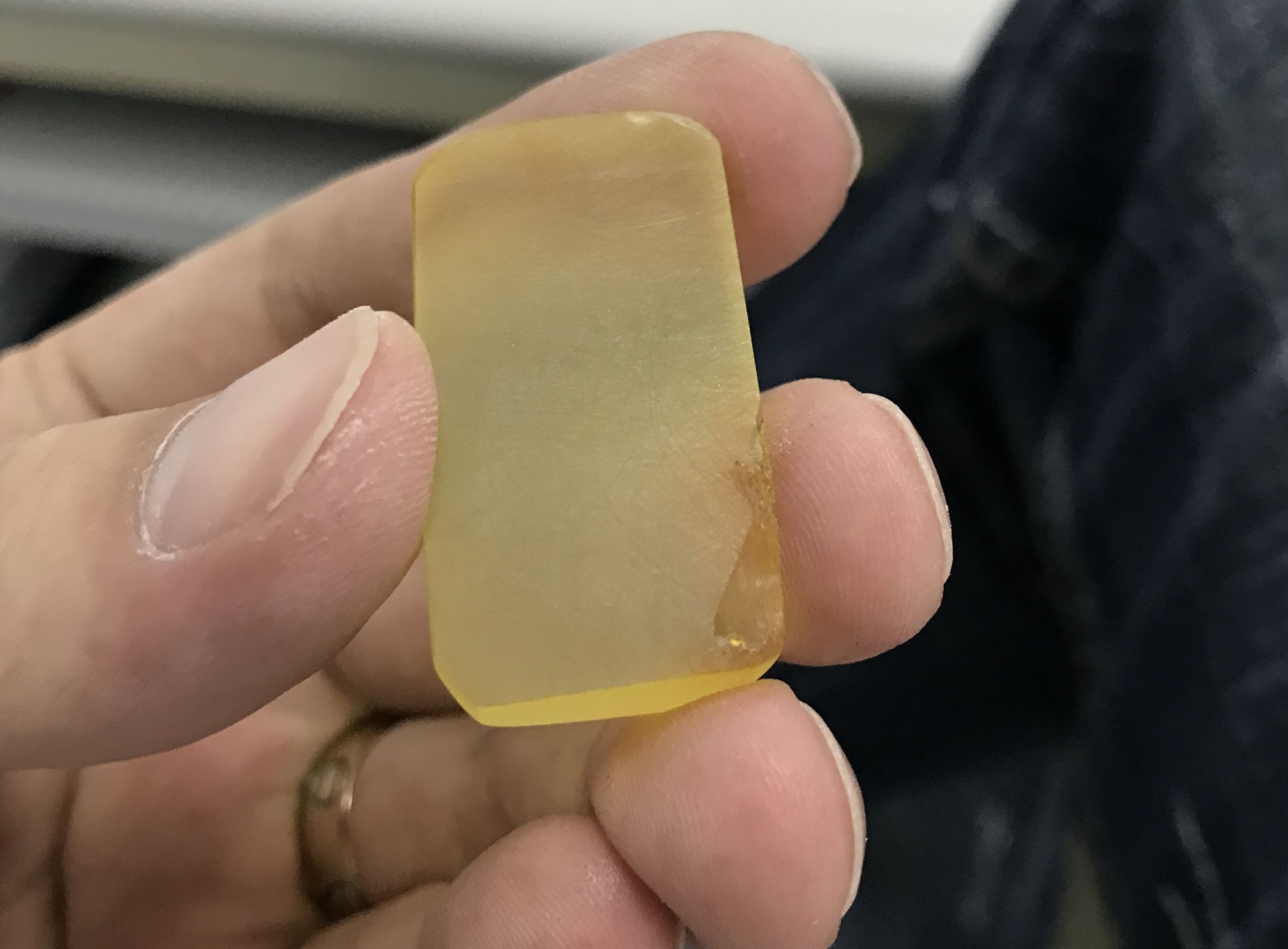 顽主-开一个小金珀做个无事牌小件分享一下抛光小窍门