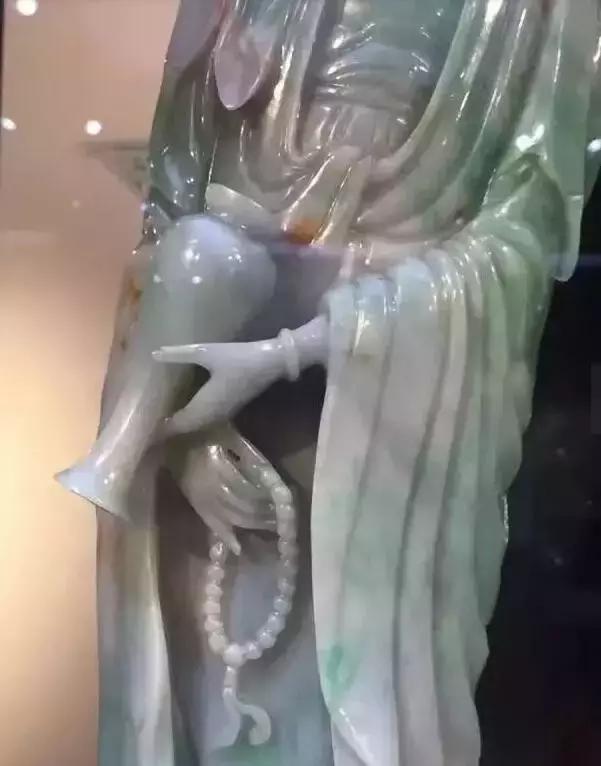富豪花一亿买赝品意外赚10亿视频,上千万老坑帝王绿翡翠观音