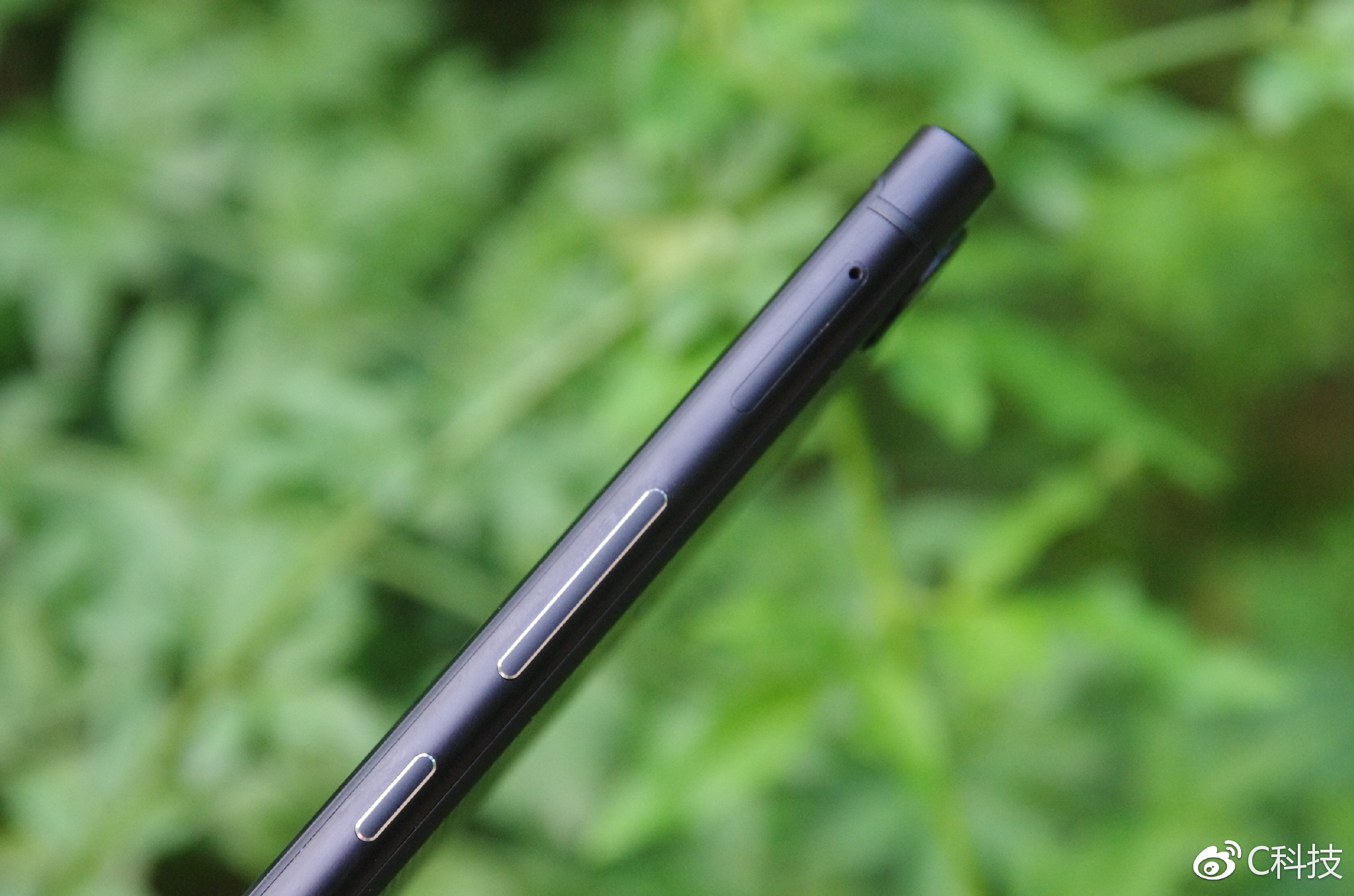 黑莓keyone国行版正式发布,全键盘真情怀黑莓keyone上手体验