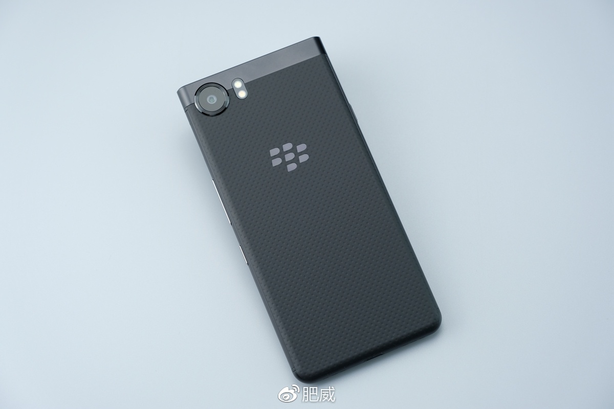 还是老配方黑莓KEYone开箱图赏