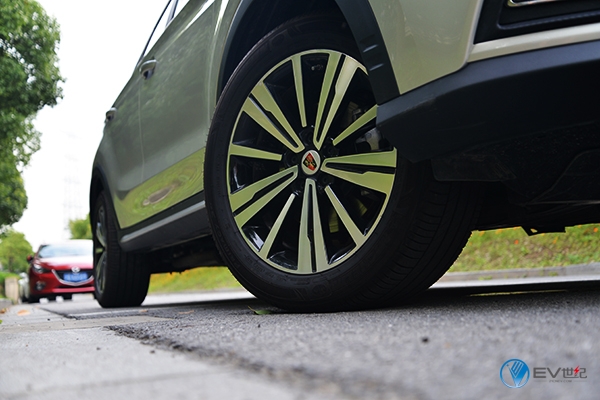 上汽荣威erx5油电混动suv动力,上汽第三代荣威erx5油电混动suv