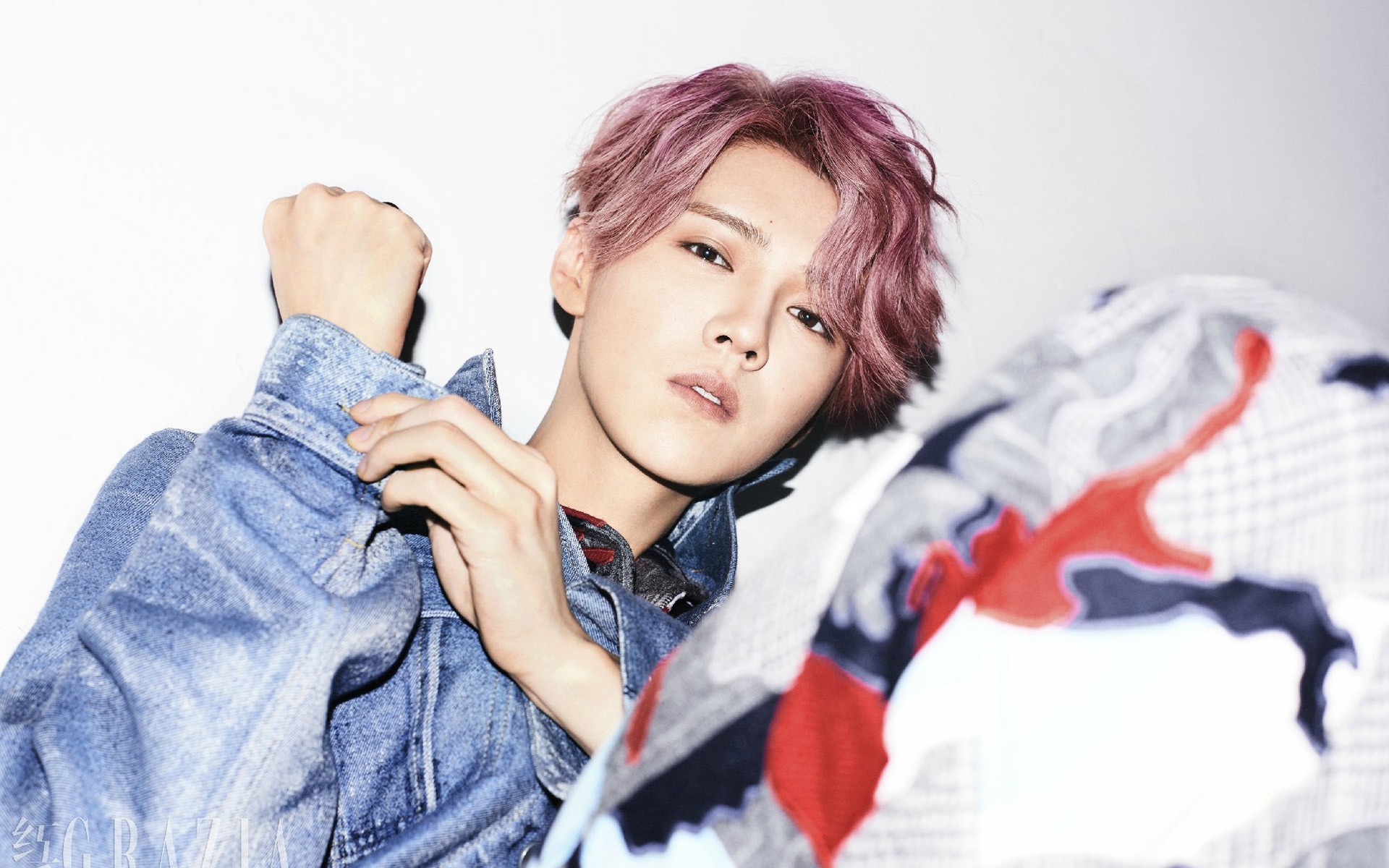 小鹿心机美颜，闪耀粉嫩夏天