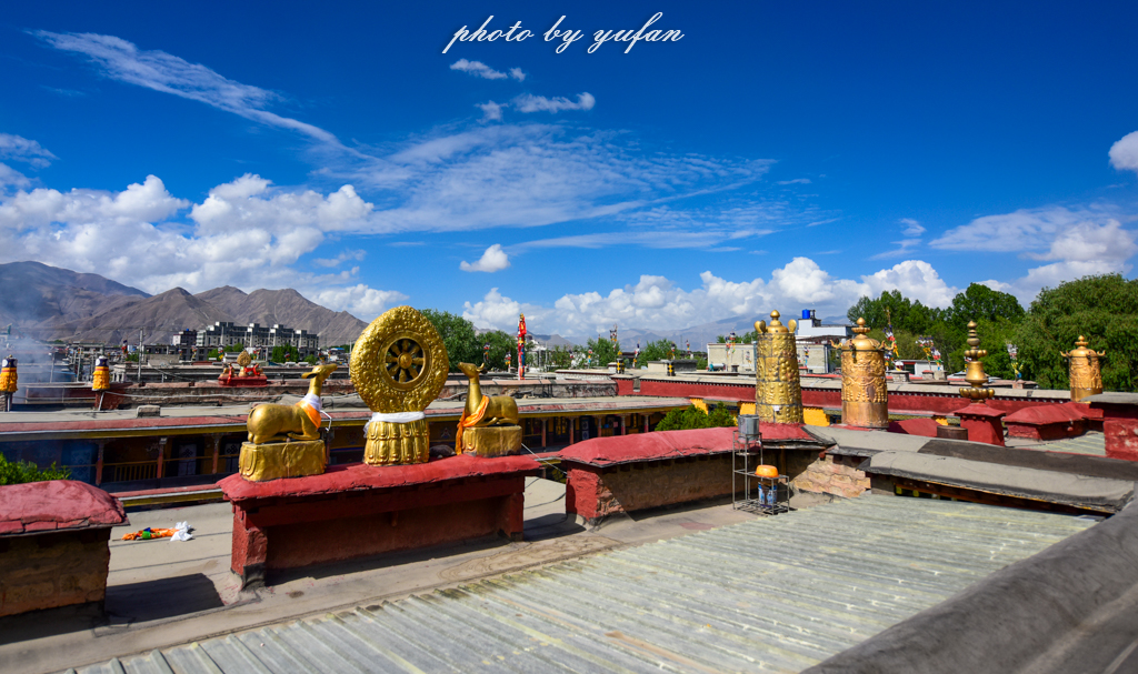 拉萨有哪几个寺庙,拉萨有一个建在山上的寺庙