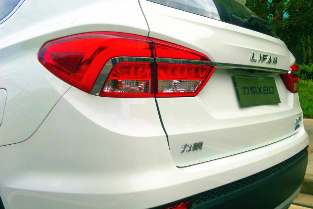 力帆x802017款2.0t自动舒适型,2019款力帆x80手动挡