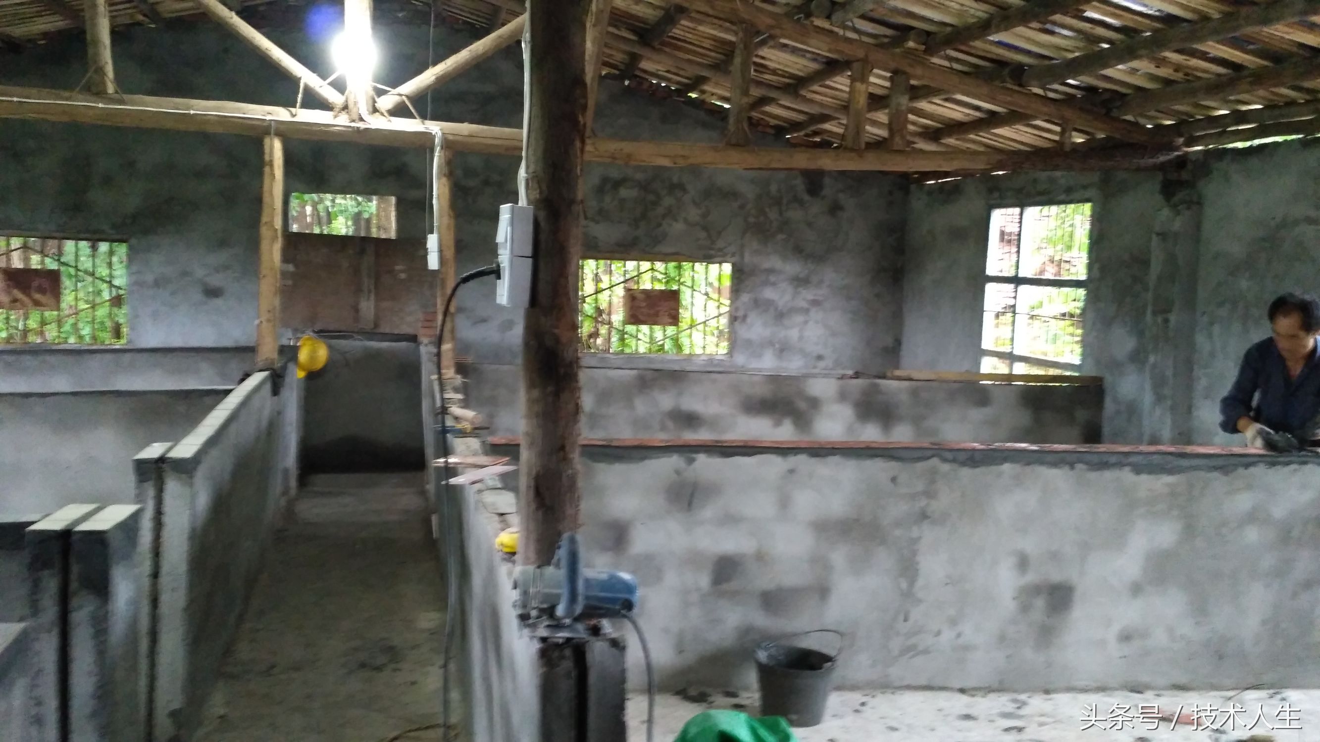 修电视把其他地方修坏了,修电视的坑