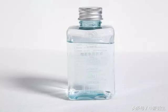 皮肤受伤了用碘伏消毒还是酒精好,皮肤消毒碘伏和酒精