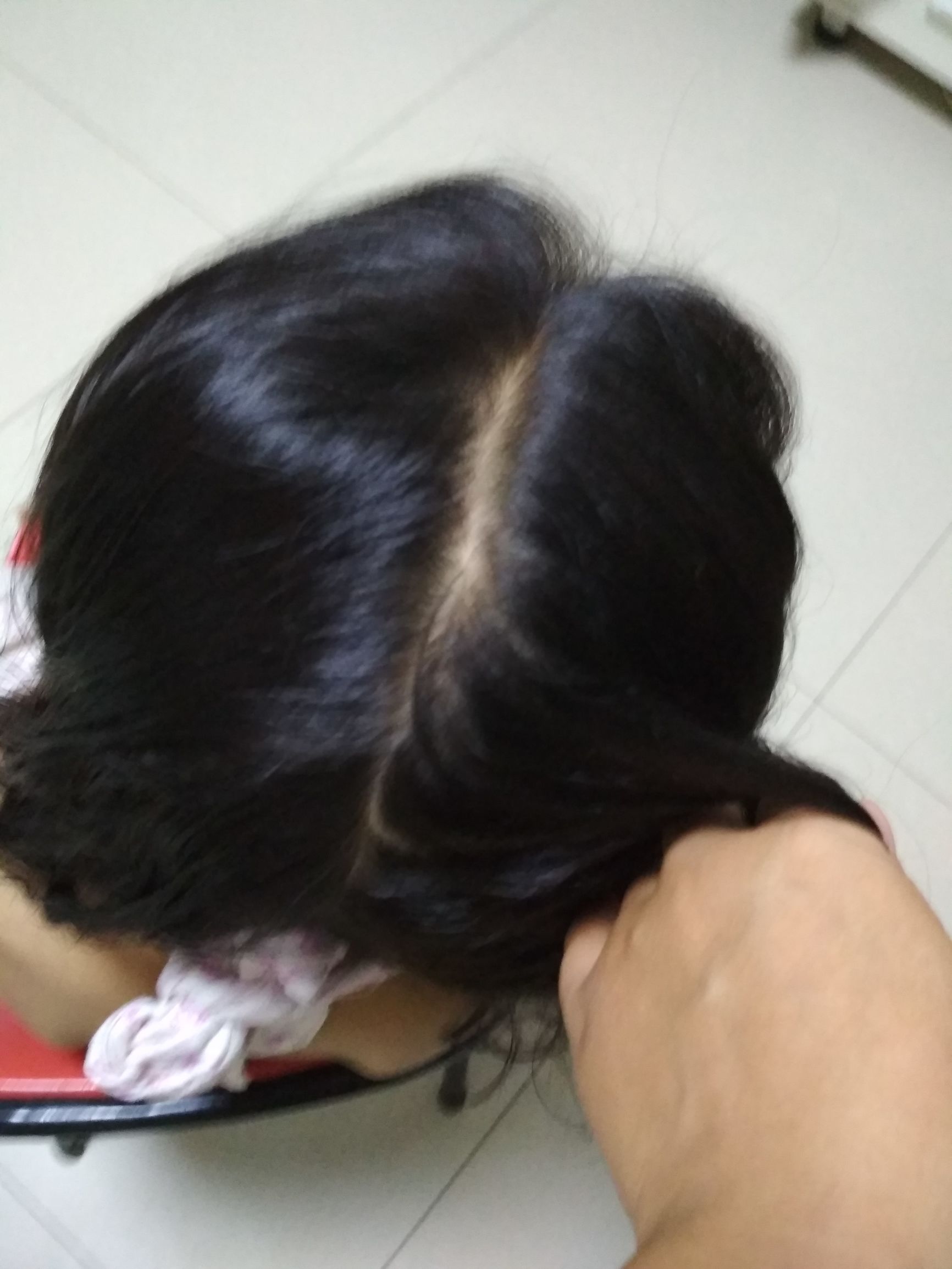 有刘海的宝宝适合编什么发型,小孩高额头刘海怎么扎起来好看