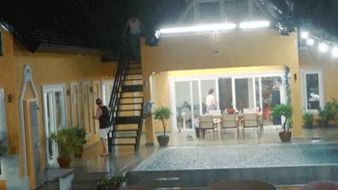 中餐厅张亮从楼梯摔倒完整版,中餐厅张亮摔倒