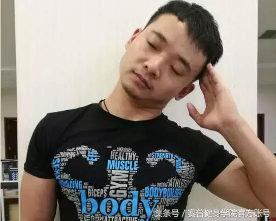 颈部肌肉训练下巴线条,颈部肌肉练粗